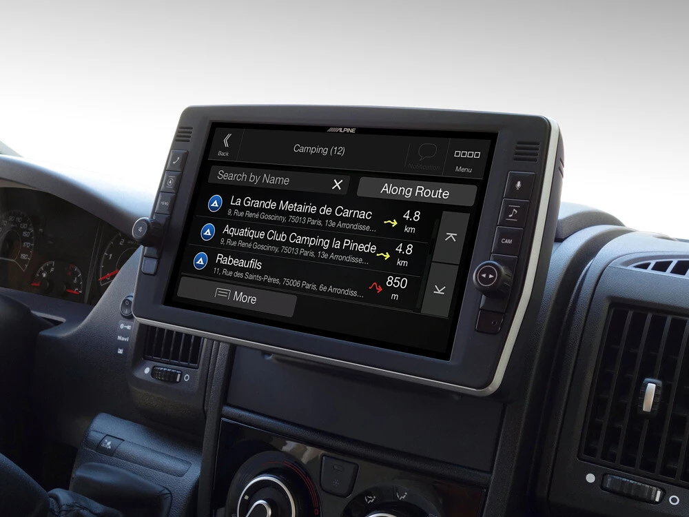 Alpine X903D-DU2 navigacijski sistem in multimedijski predvajalnik za avtomobile.