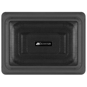 Močan Quantum subwoofer za avtozvočenje z robustnim ohišjem.