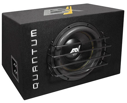 Subwoofer za avto z zaščitno mrežo in močnim zvokom.
