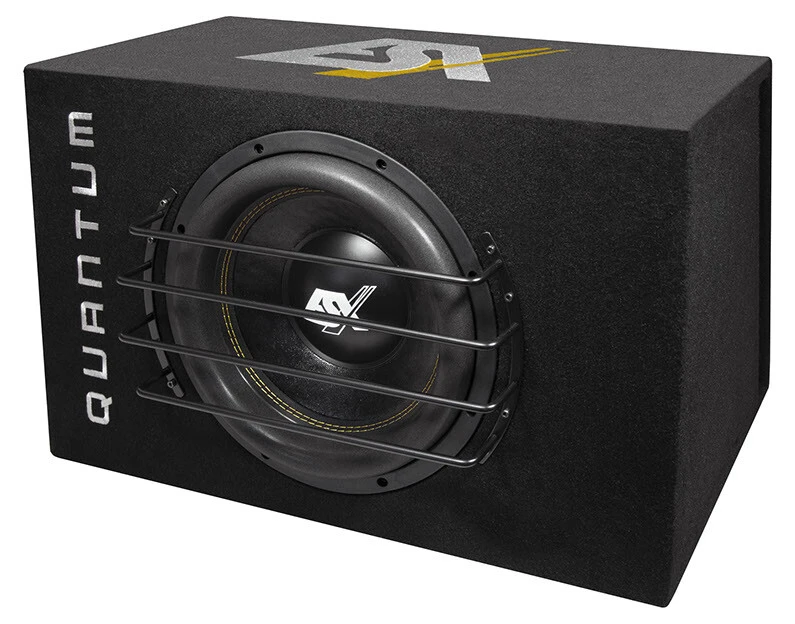 Visoka kakovost subwoofer za avto z zaščitno rešetko.