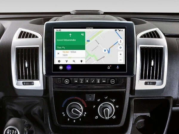 ALPINE X903D-DU8 navigacijski sistem z multimedijo za vozila.