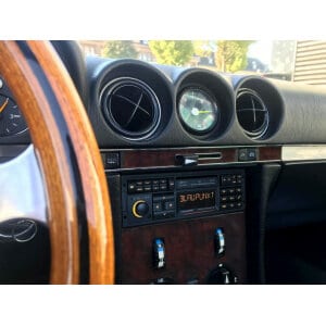 Avtoradio Blaupunkt Frankfurt RCM 82 DAB za kakovostno avdio izkušnjo.