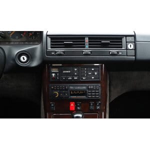 Avtoradio Blaupunkt Frankfurt RCM 82 DAB za avto z DAB+ radio in Bluetooth povezljivostjo.