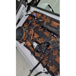 Izolacijski material Comfort Mat Cobra 2,3 mm za izboljšano zvočno in toplotno izolacijo v avtomobil.