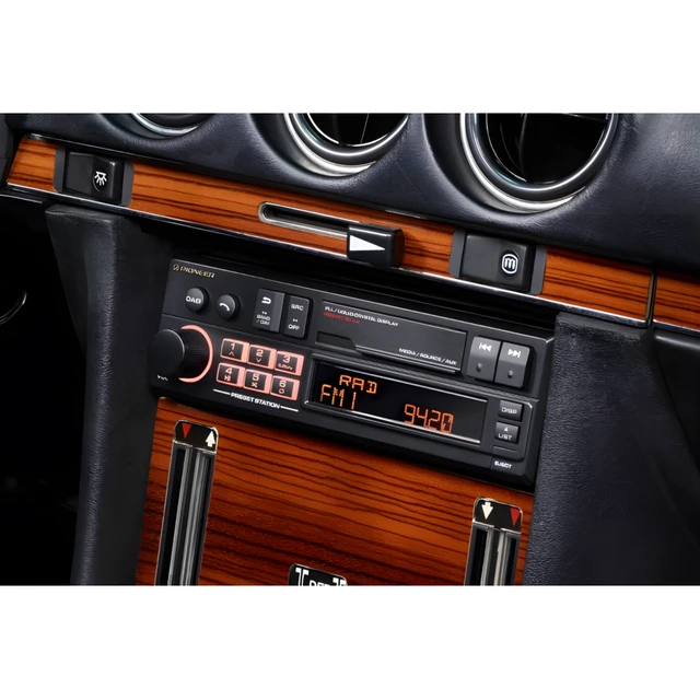Avtoradio Pioneer SXT-C10PS retro, klasičen dizajn za starejše avtomobile.