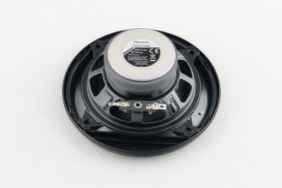 Pioneer TS-G1030F avtozvočniki za jasen zvok in nizke vibracije.