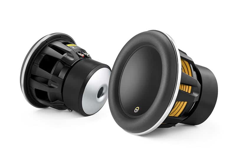 Visokokakovosten subwoofer JL Audio 10W7AE-3 za globok bass.