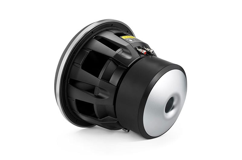 Visokokakovosten subwoofer JL Audio 10W7AE-3 za globok bass.
