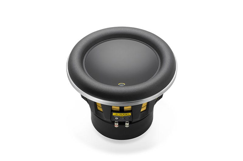 Visokokakovosten subwoofer JL Audio 10W7AE-3 za globok bass.