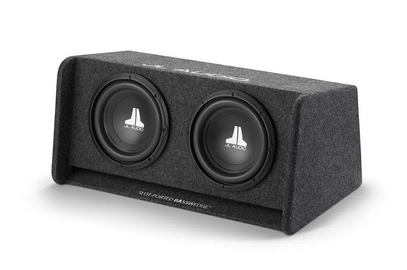 Subwoofer v ohišju JL Audio CP212-W0v3 za močno bass zvok.