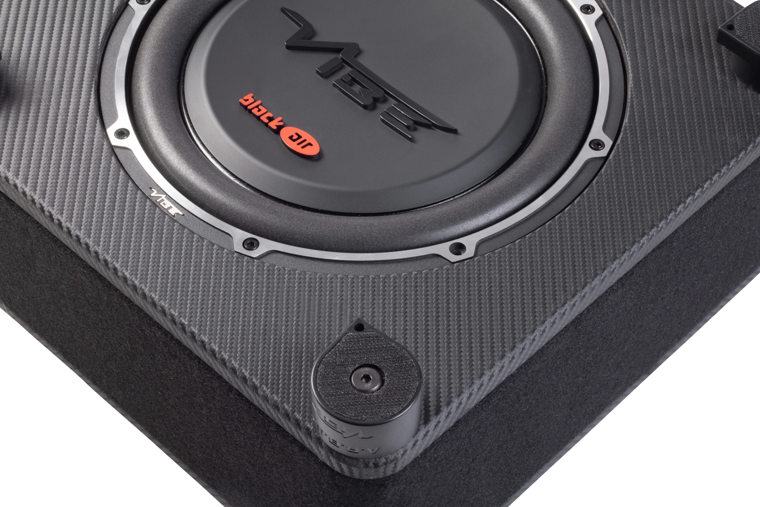 Kakovosten subwoofer CarAudioEmpire z zagotavljanjem močnega zvoka.