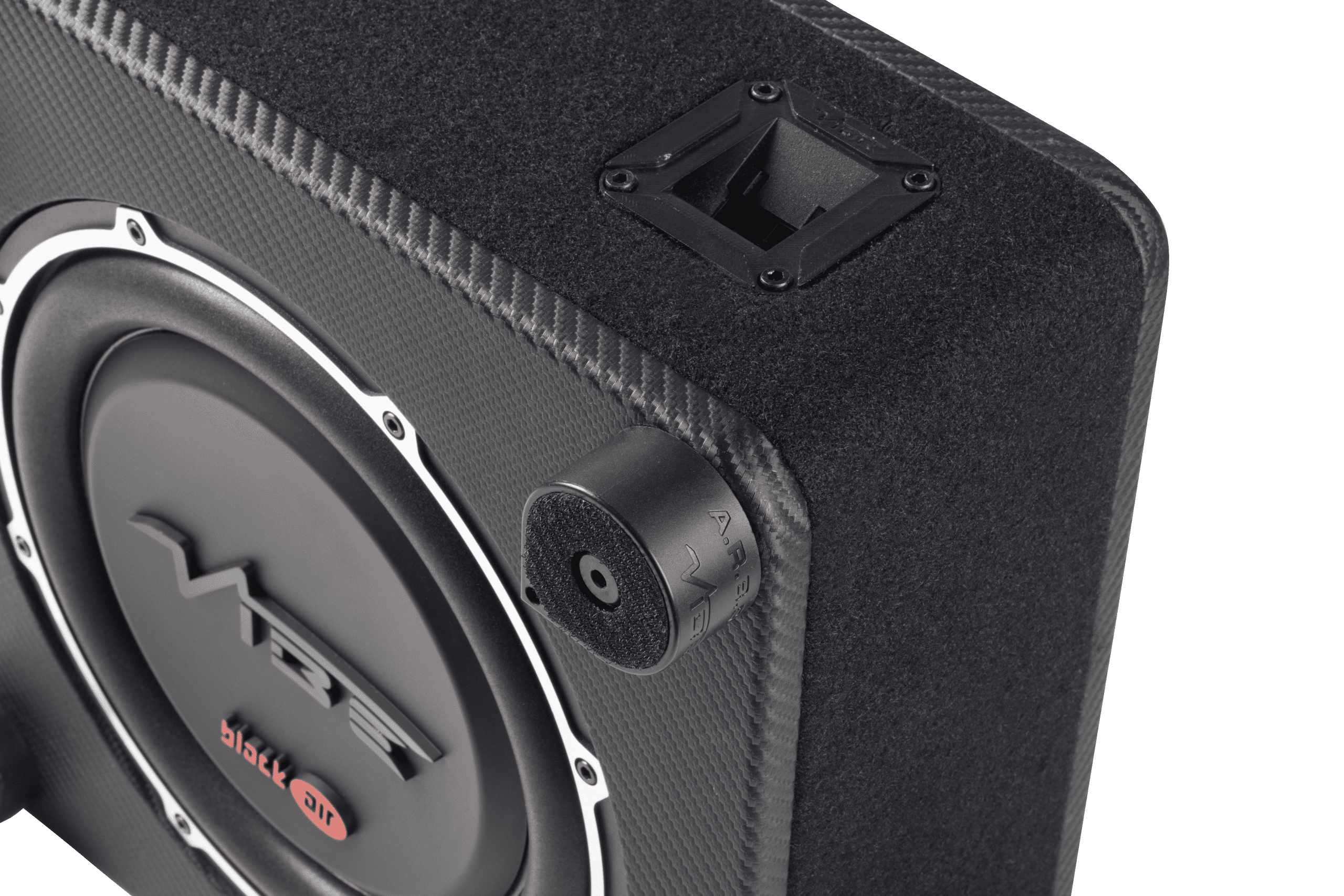 Zvočni subwoofer iz CarAudioEmpire s črno ohišjem in gonilnikom.