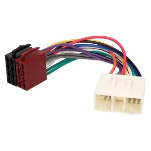 Avto audio priključek s kabli za avtomobilski stereo sistem.