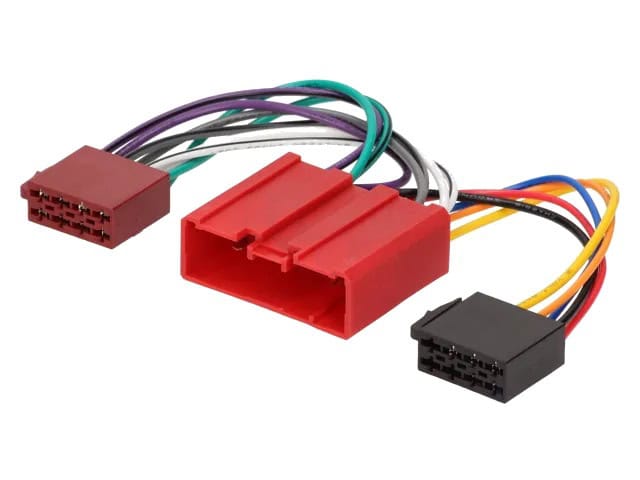 Avtozvočni adapter s priključki za avtomobilski avdio sistem.