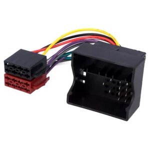 Avto audio priključek za avtomobilski stereo, priključni kabli in adapter.