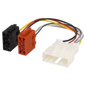 Avto audio priključek za avtomobilski stereo z več konektorji.